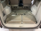 3列目のシートを格納すると、広大な荷室が生まれます。高さも幅もトップクラスです。また、ほぼフラットな状態にできますので、積載能力があります。