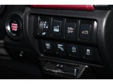運転席右前方にスイッチ関係がまとめられており、使いやすいです。