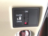 【パワースライドドア】助手席側がパワースライドドアになっており、運転席のスイッチやスマートキーでも開閉が可能です!開口部も広いので乗り降りも楽々♪