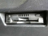 高速道路を賢く使うETC2.0装備です。高速道路とクルマが情報を連携して渋滞の迂回ルートや災害時の適切な誘導をしてくれたりします。