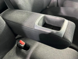 【アームレスト】運転中の身体の負担を軽減してくれるアームレストを装備♪