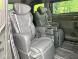 後部座席も気になるようなキズ・汚れやへたり等、大きなダメージはなく、良好な状態です。