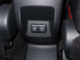USB入力端子です。後席についてます。