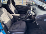 女性の方ももちろんですが、運転席側、助手席側の足元スペースが広いので男性の方が運転しても窮屈になりにくいですよ!