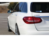 C63ルックエアロ 20AW ダウンサス 純正ナビ バックカメラ ETC Bluetooth接続 パワーバックドア 程よくカスタムされた1台です!お気軽にお問い合わせください!