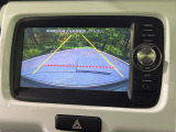 【バックカメラ】駐車時に後方がリアルタイム映像で確認できます。大型商業施設や立体駐車場での駐車時や、夜間のバック時に大活躍!運転スキルに関わらず、今や必須となった装備のひとつです!