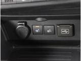 運転席、助手席にはシートヒーター機能を装備!電熱線を使用した暖房ですので、寒い季節や雨などで急に体が冷えてしまったとき等に便利で快適な機能です!