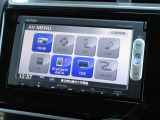 ギャザズメモリーナビ(VXM-145VSi)が装着されております。AM、FM、CD、DVD再生、ワンセグTV、Bluetoothがご使用いただけます。初めて訪れた場所でも道に迷わず安心ですね!