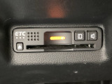 ハンドルの右下にETCがついています。高速道路の料金所の通過も楽々です。 カードの取り出しもしやすい場所についています。