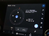 メーカー装着のディスプレイオーディオを装備しております。
