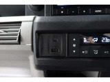 スマートフォンなどの音楽再生が可能なUSB接続ジャック装備車両です♪♪♪