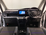 【前方視界】開放的な前方視界!運転がしやすく疲れにくいです♪窓が大きく、見通しがとっても良いおクルマですよ♪