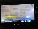 バックカメラの画像です。ガイドラインがスムースな車庫入れをサポートいたします。車庫入れの安心感がアップしますね。