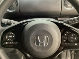 ハンドルにHondaセンシング系のクルーズコントロールやレーンキープアシストなどのスイッチと、オーディオの操作スイッチが装備されています。ハンドルから手を離さず安全に操作できます。