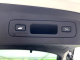【パワーバックドア】スマートキーや運転席のボタンを押すだけでリアゲートが自動で開閉します!荷物を持っている時や、高い位置にあるバックドアを閉める際に便利な機能です♪