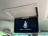 【12.8型フリップダウン】大画面モニターで後席でもエンタメをお楽しみいただけます。家族や友人とお出かけする機会が多い方に大人気です♪