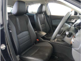 【清潔感のある運転席&助手席】隅々までクリーニングの行き届いた運転席&助手席。目立ったシミや汚れ等もございません。快適なドライブをどうぞ。
