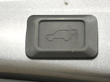 【パワーバックドア】スマートキーや運転席のボタンを押すだけでリアゲートが自動で開閉します!荷物を持っている時や、高い位置にあるバックドアを閉める際に便利な機能です♪