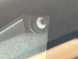 【プリクラッシュセーフティ】前方の車両等を検知し、衝突しそうな時は警報で注意を促し、ブレーキを踏む力をサポート。ブレーキを踏めなかった場合は衝突被害軽減ブレーキが作動、衝突回避をサポートします。
