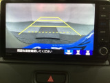 バックでの車庫入れも安心です! リアカメラが付いているバックモニター付のナビを装備しております。操作線もついており距離感も画面から確認できます。