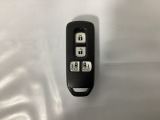 スマートキー付きですからドアロックの開閉およびエンジンスタートが楽々です。電動スライドドアの開け閉めもボタンで操作できます。