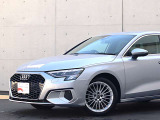 ●Audiが最初に採用したLEDポジショニングランプ。シャープなラインで昼間でも点けていたいと思うほど上品でオシャレです。夜間走行時はさらに目立ちます!
