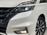 【LEDヘッドライト】悪天候や夜間走行時も良好な視界を確保し安心して運転できる高輝度LEDヘッドライトを装備!点灯速度が早く、消費電力も抑えられています。