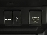 HDMIポート、USBポートが装備されております。HDMIポートを他の機器と繋げることによって、モニターへ映像を流すことができます。