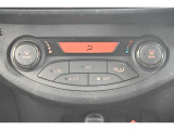 オートエアコンでお好きな温度に設定すれば自動的に温度を調節、車内を快適空間に仕上げてくれます。