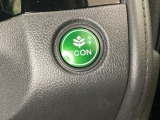 ECON モードをON にするとアクセルペダルの動きに対するエンジンの反応とエアコンの制御を切り換えることで、燃費のいい運転をするドライバーがペダルを踏んだ時と同じようにエンジンを制御します。