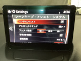 ハンドル操作をアシストすることにより車線からの逸脱回避を支援します。