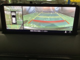 狭い場所での駐車やすれ違いなどでより的確な運転操作に役立つ360&deg;ビューモニターが装備されています。