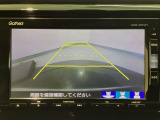 【バックカメラ】運転が苦手な方も車庫入れラクラクです!ギアをリバースに入れれば自動的に切り換わりますので、面倒な操作は不要です♪狭い駐車場もお車を傷つけず安心ですね!