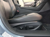パワーシート搭載。微妙な調整が手軽にでき、ピッタリなポジションで運転することが可能です。