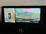 複数のカメラの映像をもとに、クルマを真上から見ているような映像をドライバーに提供し駐車をサポートする機能です。