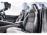 シートヒーター搭載で、寒い時期でも素早く快適に、運転をお楽しみいただけます。