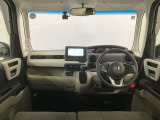 【前方視界】開放的な前方視界!運転がしやすく疲れにくいです♪窓が大きく、見通しがとっても良いおクルマですよ♪
