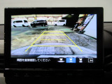 バックカメラの画像です。ガイドラインがスムースな車庫入れをサポートいたします。車庫入れの安心感がアップしますね。