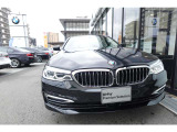 BMWの代名詞の【キドニーグリル】グリルが腎臓のように見えるので【キドニー】と呼ばれるようになりました。一目見ただけでBMWであると認識できる確固たるアイコンとして存在感を放ちます。