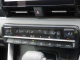 デュアルオートエアコン搭載☆運転席と助手席でエアコンが独立しているのでドライバーも同乗者もより快適にドライブができます♪