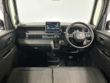 【インパネ】運転のしやすさを最優先に設計された見晴らしの良いフロントビュー。車両間隔が掴みやすく狭い道でも安心♪「安全」と「品質」を最優先に、安心してお乗りいただけるクルマを提供いたします。