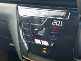 【オートエアコン】一度お好みの温度に設定すれば、車内の温度を検知し風量や温度を自動で調整。暑い&hellip;寒い&hellip;と何度もスイッチ操作をする必要はありません。快適な車内空間には必須の機能ですね♪