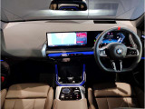 【カーブドディスプレイ】速度計などを表示する12.3インチの情報ディスプレイと、カーナビなどを表示するタッチが可能な14.9インチのディスプレイが1枚のパネルに集約され視認性、操作性を高めております。