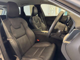 Inscription専用パーフォレーテッドナッパレザーシートは運転席助手席ともマッサージ機能や、シートヒーターベンチレーションといった便利な機能がご利用いただけます。
