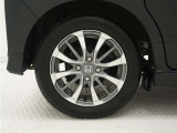 ◆アルミホイール装着車です!これで足元まわりもおしゃれにきまります!
