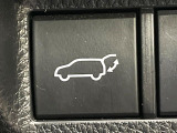 【パワーバックドア】スマートキーや運転席のボタンを押すだけでリアゲートが自動で開閉します!荷物を持っている時や、高い位置にあるバックドアを閉める際に便利な機能です♪