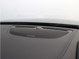 【harman/kardon】世界のオーディオファン垂涎のプレミアムサウンドシステムを搭載。原音に近い音場空間を忠実に再現。乗る人すべてに最良の音響体験を提供します。
