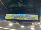 【デジタルインナーミラー】カメラが撮影した車両後方の映像をルームミラー内に表示。クリアな視界で状況の確認が可能です!※ドラレコ機能ご利用には別途SDカードをご用意いただく場合があります。