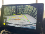 【バックカメラ】駐車時に後方がリアルタイム映像で確認できます。大型商業施設や立体駐車場での駐車時や、夜間のバック時に大活躍!運転スキルに関わらず、今や必須となった装備のひとつです!
