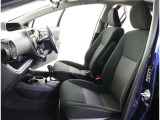 高いホールド性で運転姿勢が安定します。長距離ドライブでも疲れにくいのが魅力です。快適なドライビングライフをお送りください♪
